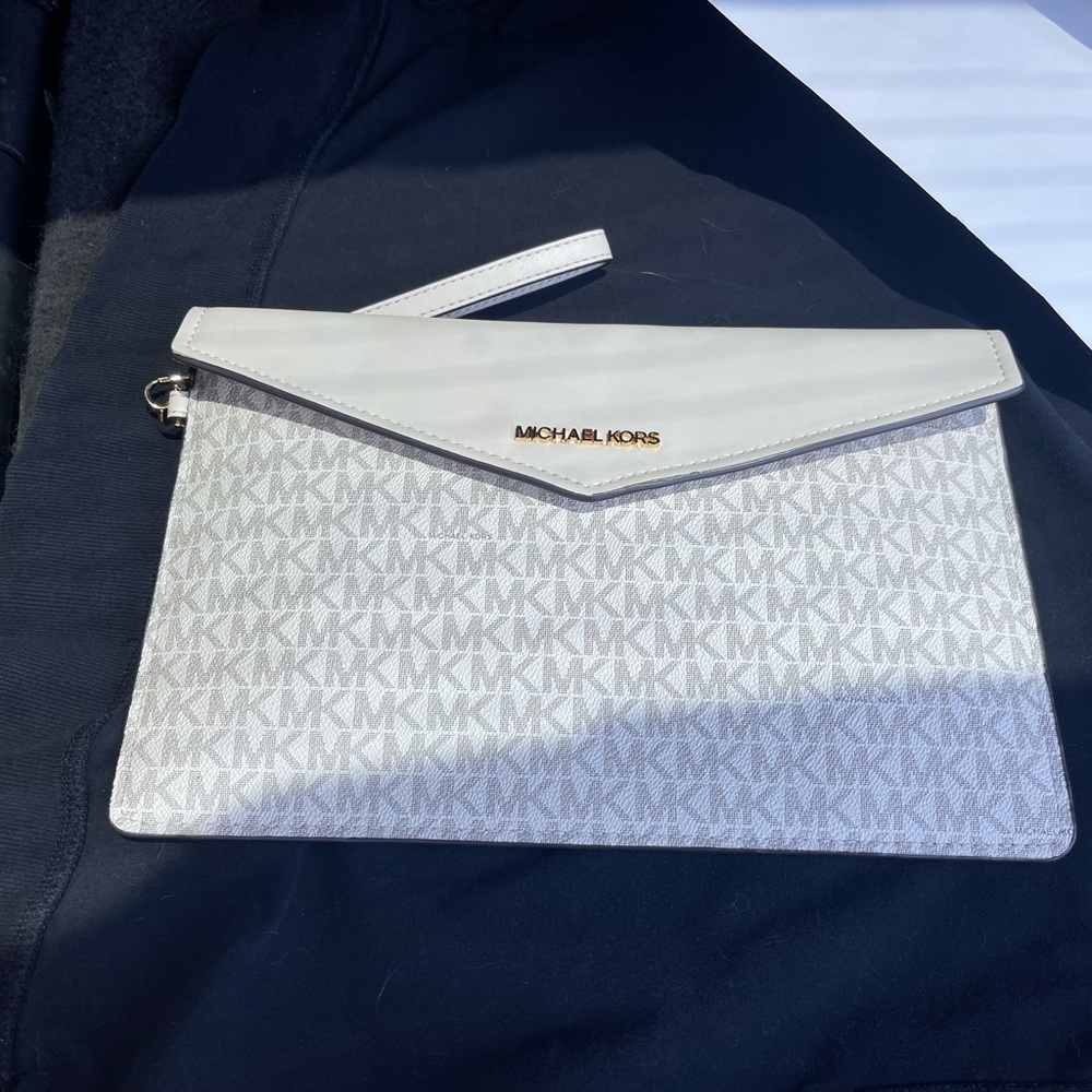Michael Kors Wristlet NEW